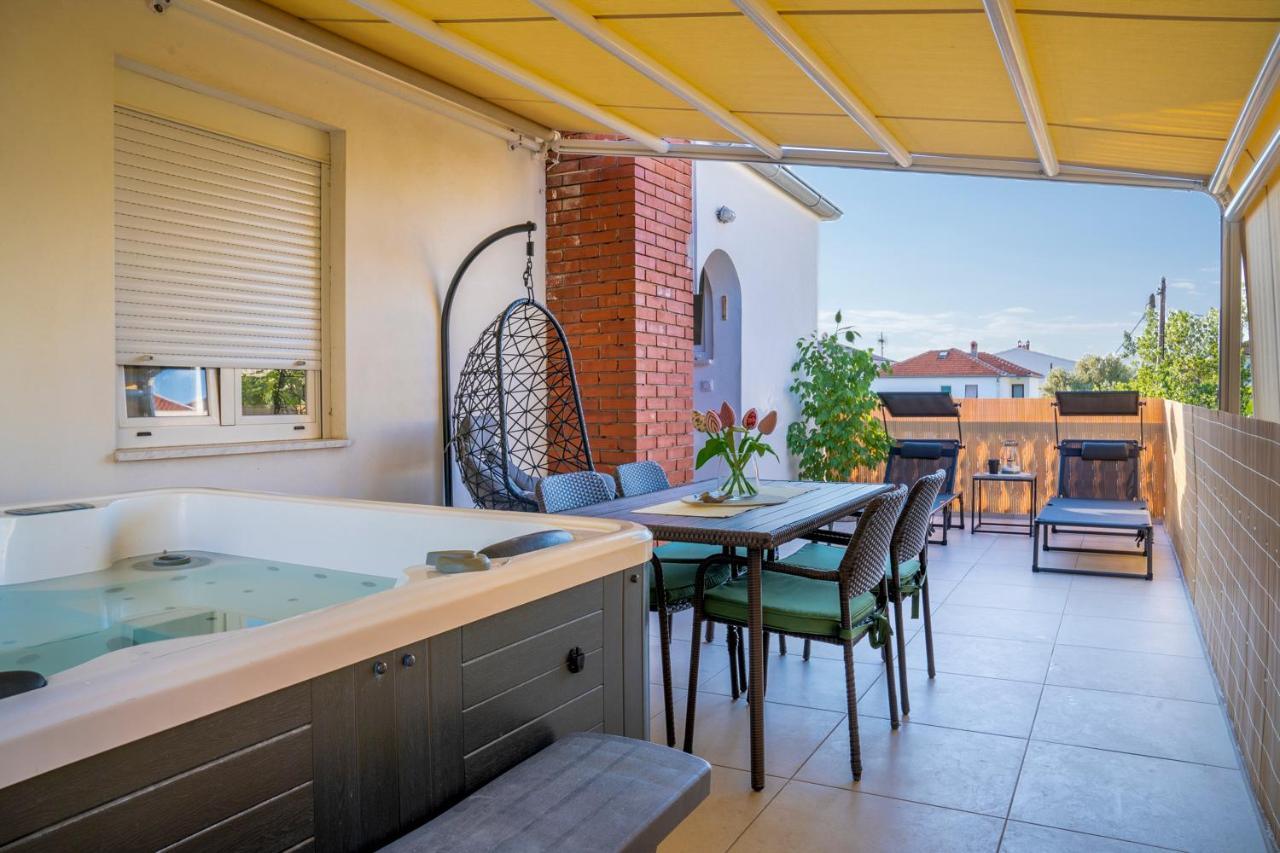 Apartment Paula With Private Jacuzzi And Parking- Near The Beach Zadar Ngoại thất bức ảnh