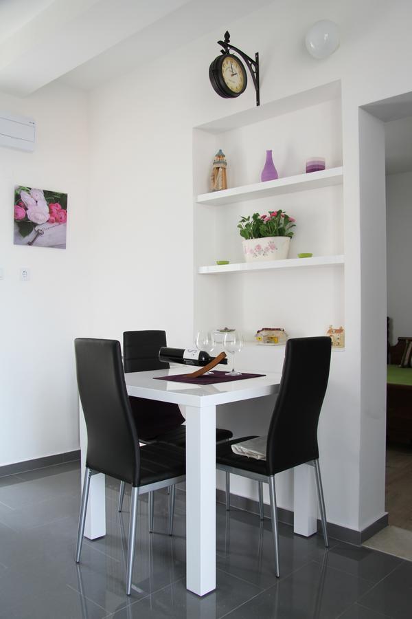 Apartment Paula With Private Jacuzzi And Parking- Near The Beach Zadar Ngoại thất bức ảnh