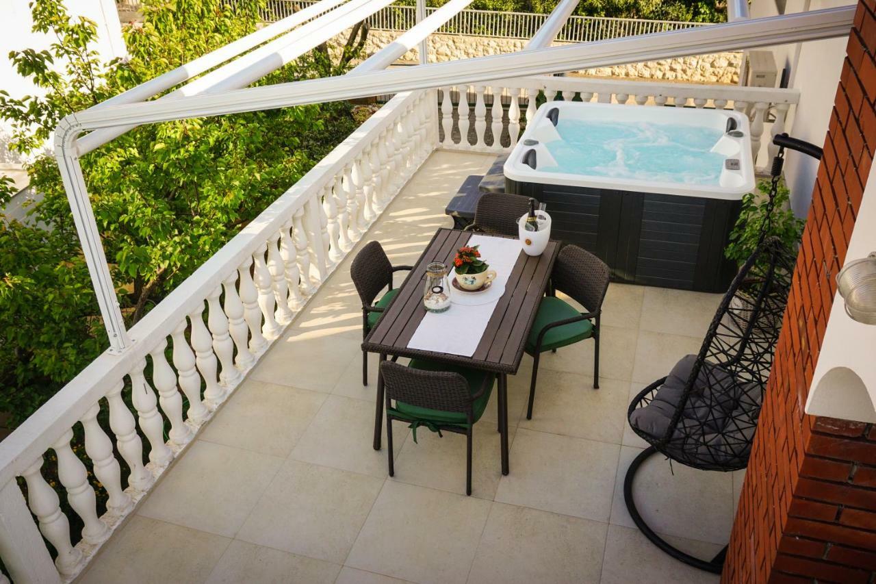 Apartment Paula With Private Jacuzzi And Parking- Near The Beach Zadar Ngoại thất bức ảnh