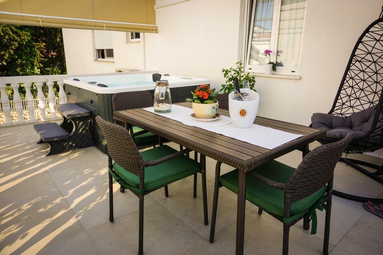 Apartment Paula With Private Jacuzzi And Parking- Near The Beach Zadar Ngoại thất bức ảnh